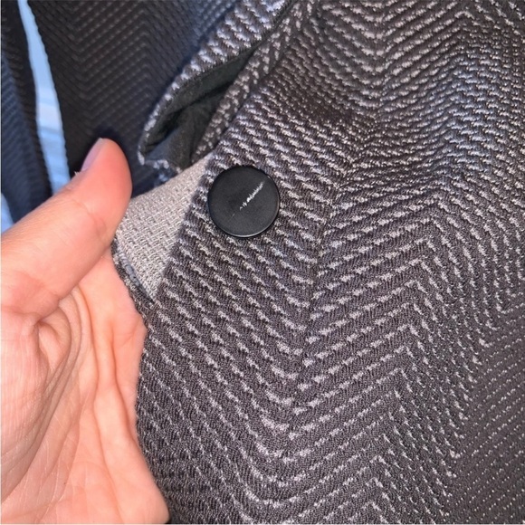 Armani Collezioni Gray Knit Button Front Rosette Accent Fitted Designer Blazer 6 - Picture 4 of 9